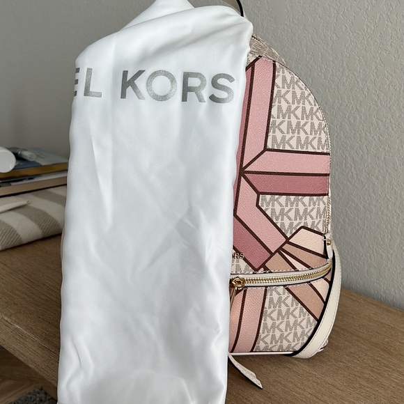 Michael Kors Rhea Signature Logo Zip Medium Backpack - Smokey Rose Multi - Picture 4 of 17